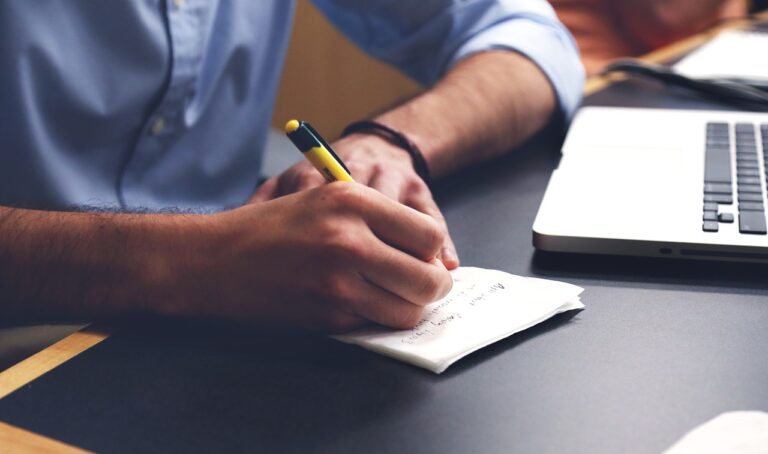 転職を考えているあなたに贈る、会社の体験談はどれが参考になる？